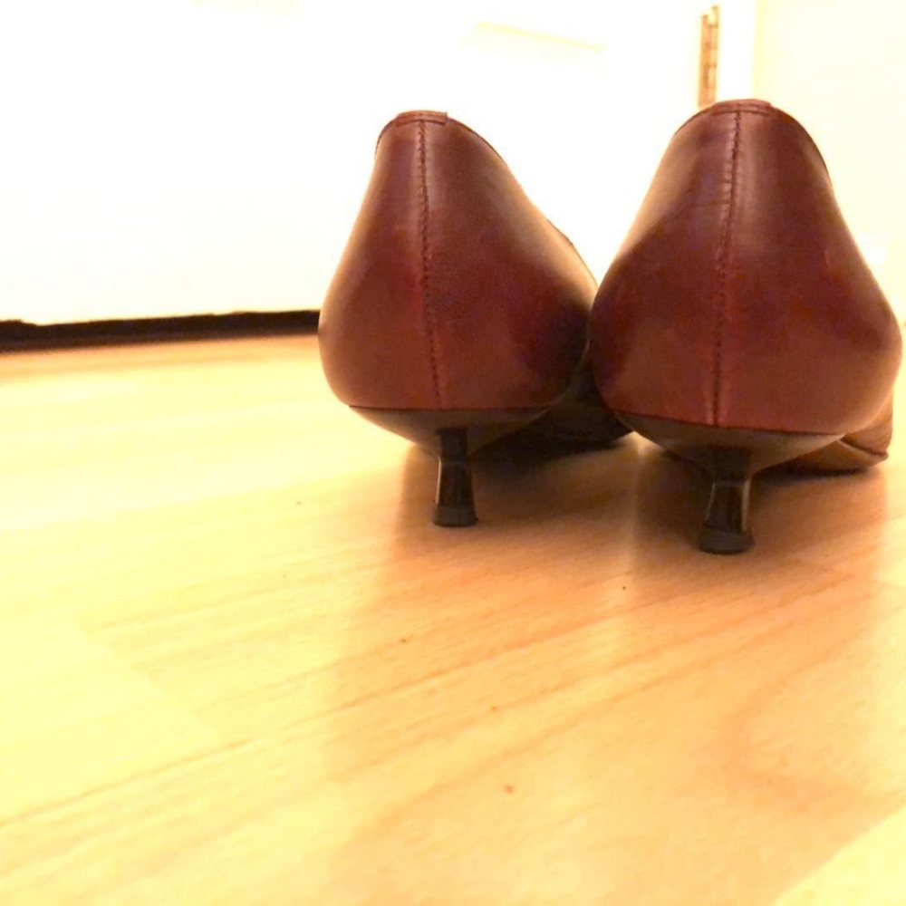 Vicini maroon red pointy toed shoes - Picture 5 of 6